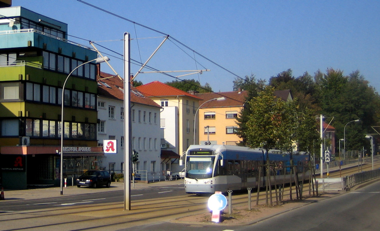 Saarbahn an der Haltestelle Rastpfuhl